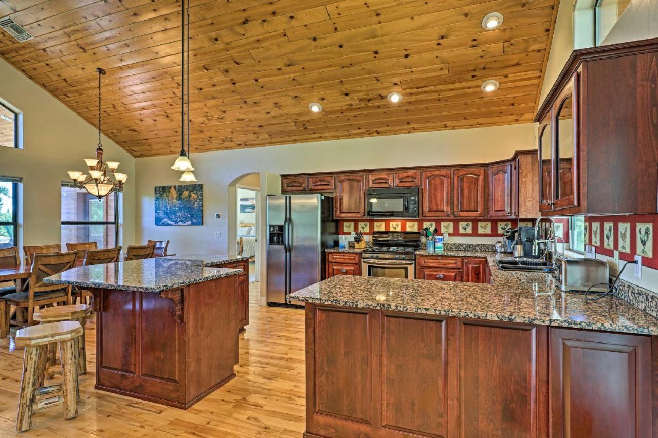 Serene Lakeside Cabin With Decks And Edler Lake Views! Pinetop-Lakeside Ngoại thất bức ảnh